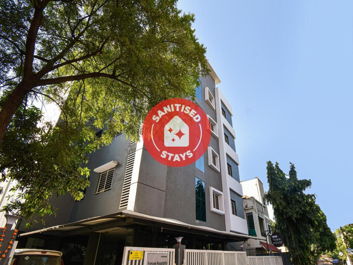 Oyo Townhouse 498 Hotel Western Nagpur Exteriör bild